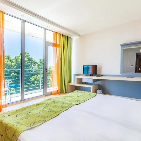 Sol Marina Palace (adults Only) 内塞伯尔
