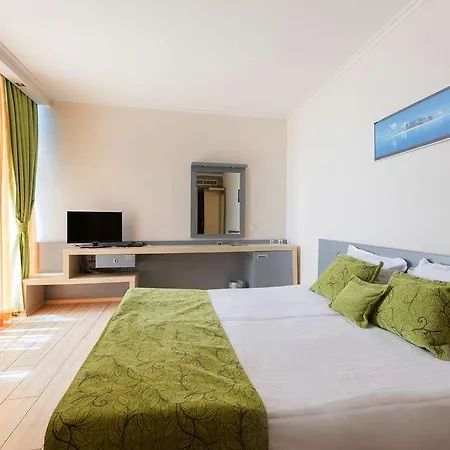 Marina Palace, Affiliated By Melia, Adults Only & Inclusive, Renovated نيسيبار
