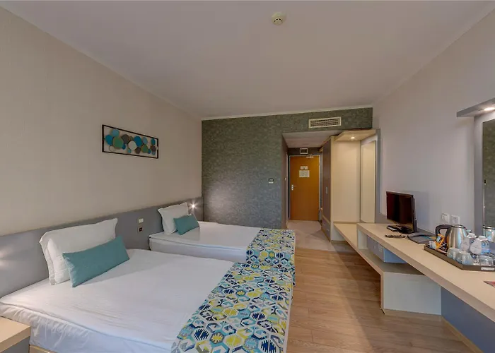 Отель Marina Palace, Affiliated By Melia, Adults Only 4*